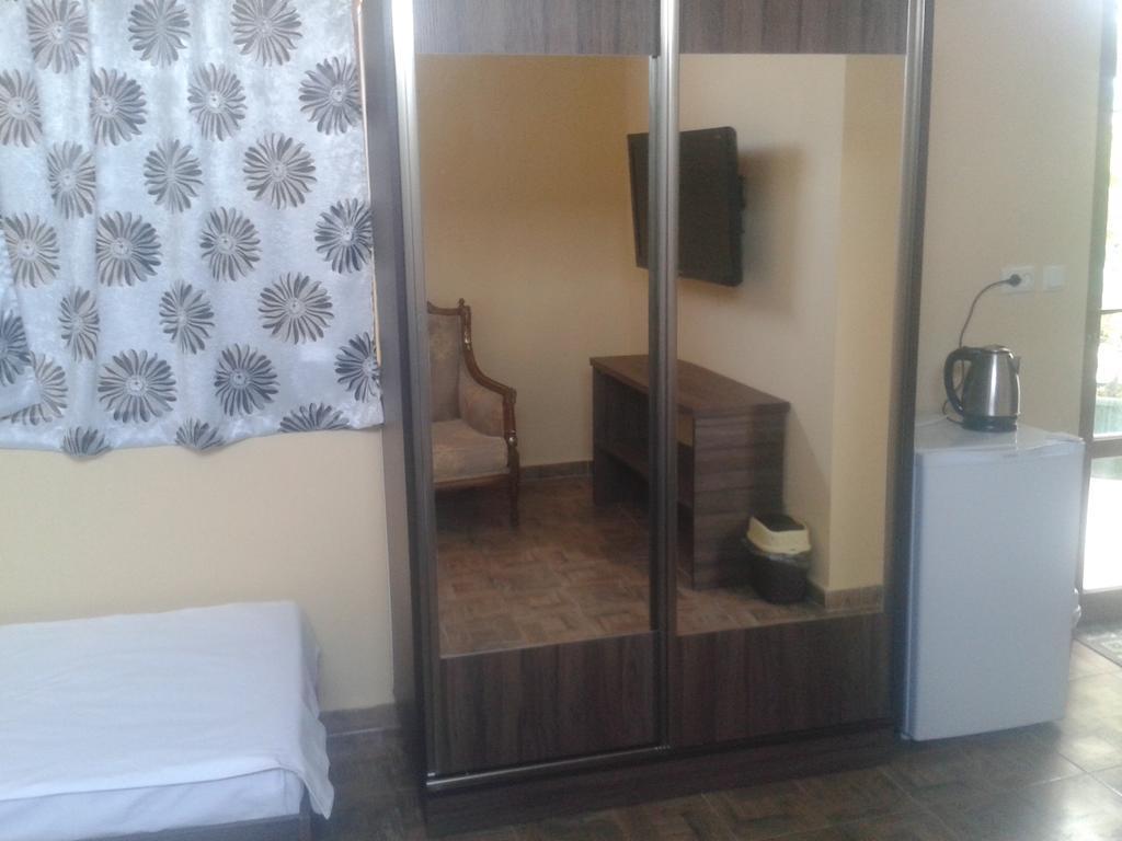 Maxim Mini Hotel Batumi Eksteriør billede